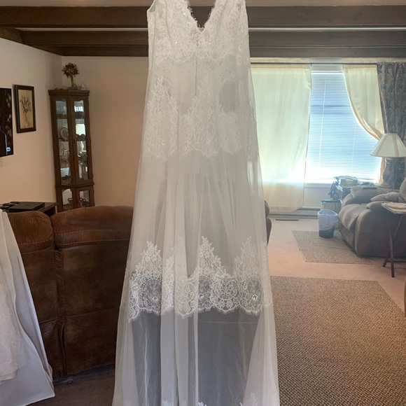 Lace ivory wedding dress - Picture 12 of 14